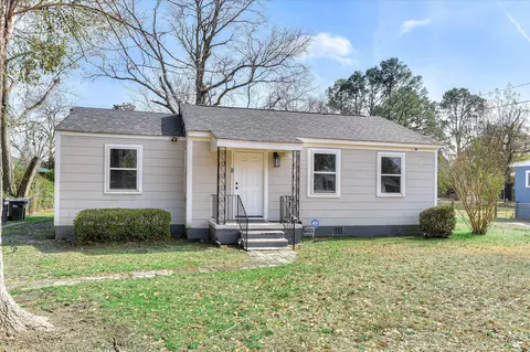 Exterior - 212 Barrow Dr, Augusta, GA 30906 photo 2 of 9