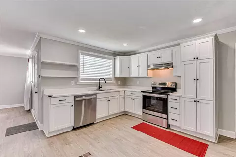 Kitchen - 212 Barrow Dr, Augusta, GA 30906 photo 2 of 3