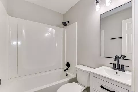 Bath - 212 Barrow Dr, Augusta, GA 30906 photo 2 of 2
