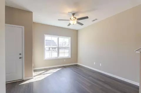 Living - 355 Bordeaux Dr, Thomson, GA 30824 photo 2 of 4