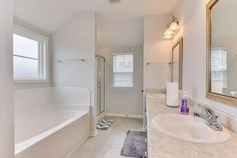 Bath - 526 Jensen Ln, Augusta, GA 30909 photo 2 of 4