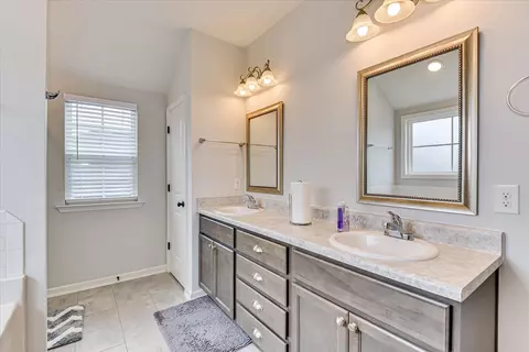 Bath - 526 Jensen Ln, Augusta, GA 30909 photo 3 of 4