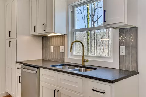 Kitchen - 4626 Silver Lake Dr, Evans, GA 30809 photo 5 of 6