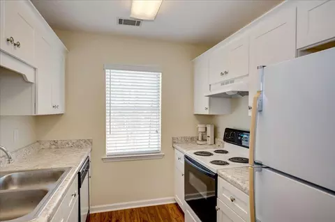 Kitchen - 2110 Oak Ridge Rd, Martinez, GA 30907 photo 2 of 3