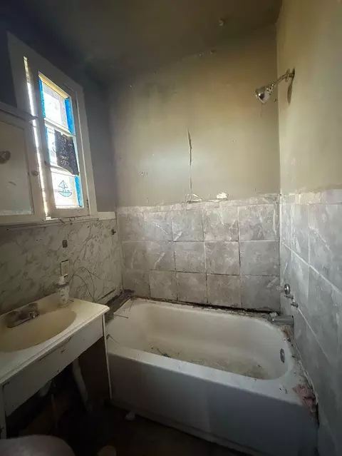 Bath - 1707 Fenwick St, Augusta, GA 30904 photo 1 of 2