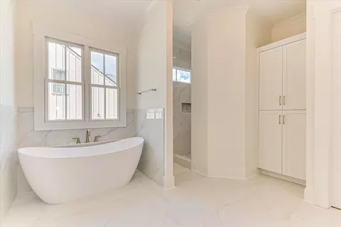 Bath - 738 Campana Dr, Evans, GA 30809 photo 2 of 9