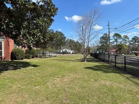 Exterior - 39 E Calhoun St, Wadley, GA 30477 photo 4 of 10