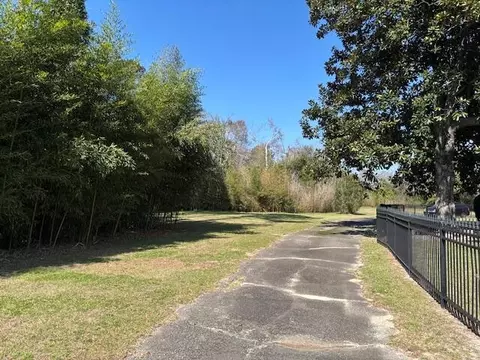 Exterior - 39 E Calhoun St, Wadley, GA 30477 photo 3 of 10