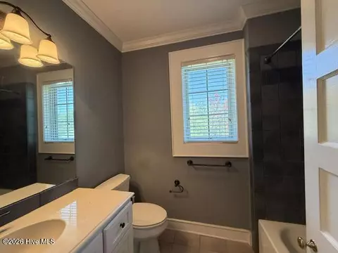 Bath - 39 E Calhoun St, Wadley, GA 30477 photo 2 of 4