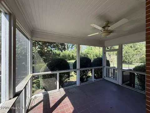 Exterior - 39 E Calhoun St, Wadley, GA 30477 photo 9 of 10