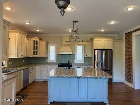 Kitchen - 39 E Calhoun St, Wadley, GA 30477 photo 3 of 3