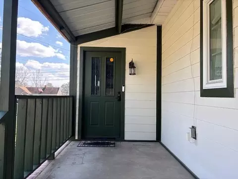 Exterior - 39 E Calhoun St, Wadley, GA 30477 photo 8 of 10