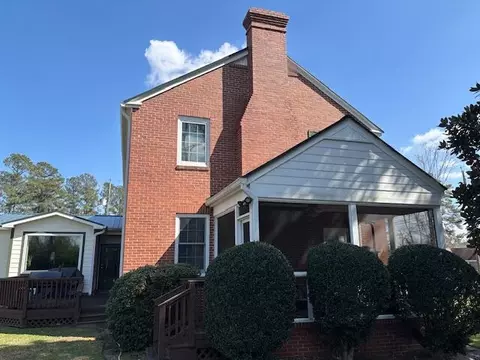 Exterior - 39 E Calhoun St, Wadley, GA 30477 photo 7 of 10