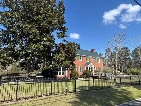 Exterior - 39 E Calhoun St, Wadley, GA 30477 photo 2 of 10