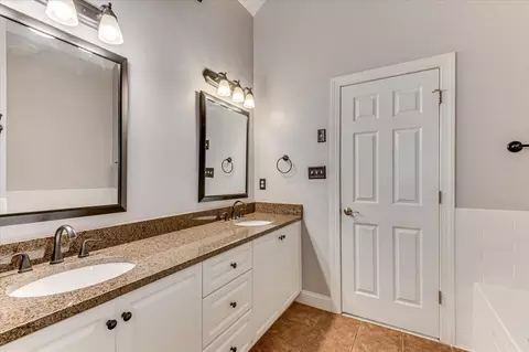 Bath - 929 Mitchell Ln, Evans, GA 30809 photo 4 of 5