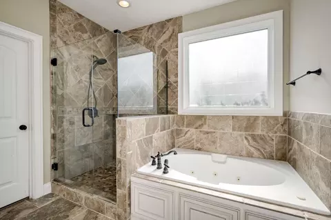 Bath - 810 Glencoe Way, Evans, GA 30809 photo 2 of 5