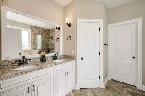 Bath - 810 Glencoe Way, Evans, GA 30809 photo 1 of 5