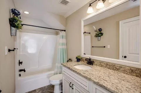 Bath - 810 Glencoe Way, Evans, GA 30809 photo 5 of 5