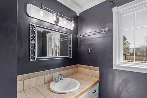 Bath - 3414 Sutton Pl, Augusta, GA 30906 photo 2 of 5