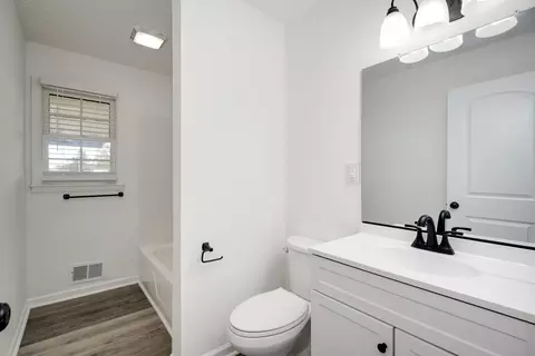 Bath - 216 Weldon Rd, Martinez, GA 30907 photo 2 of 3