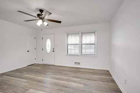 Living - 216 Weldon Rd, Martinez, GA 30907 photo 3 of 7