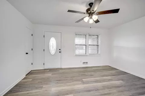 Living - 216 Weldon Rd, Martinez, GA 30907 photo 4 of 7