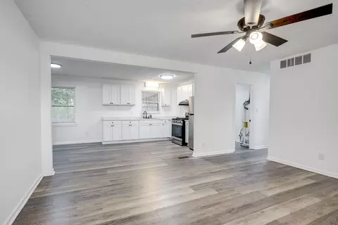 Living - 216 Weldon Rd, Martinez, GA 30907 photo 2 of 7