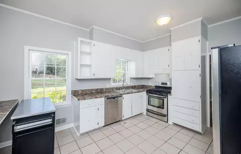 Kitchen - 513 Henderson Dr, Augusta, GA 30909 photo 2 of 5