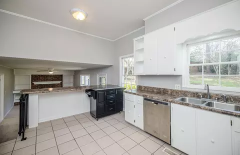 Kitchen - 513 Henderson Dr, Augusta, GA 30909 photo 1 of 5