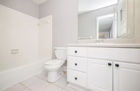 Bath - 513 Henderson Dr, Augusta, GA 30909 photo 2 of 5