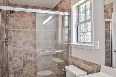 Bath - 715 Spooner Dr, Evans, GA 30809 photo 5 of 7