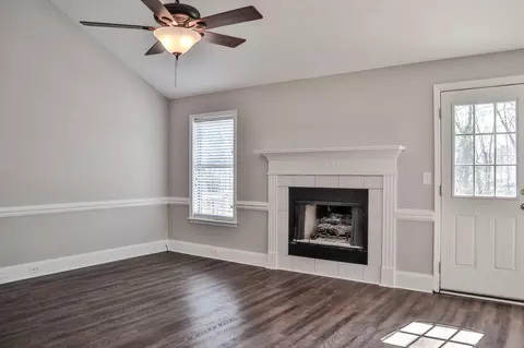 Living - 715 Spooner Dr, Evans, GA 30809 photo 5 of 6