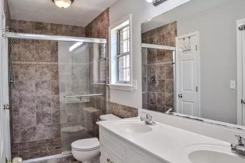 Bath - 715 Spooner Dr, Evans, GA 30809 photo 3 of 7