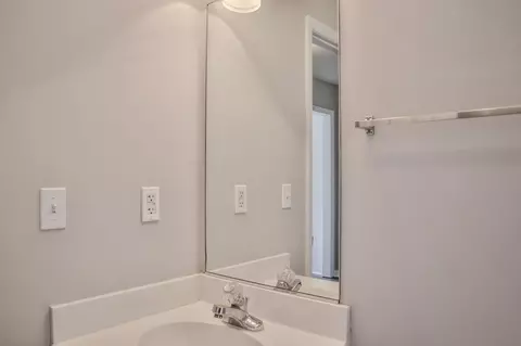 Bath - 715 Spooner Dr, Evans, GA 30809 photo 2 of 7