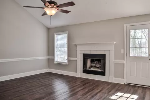 Living - 715 Spooner Dr, Evans, GA 30809 photo 4 of 6