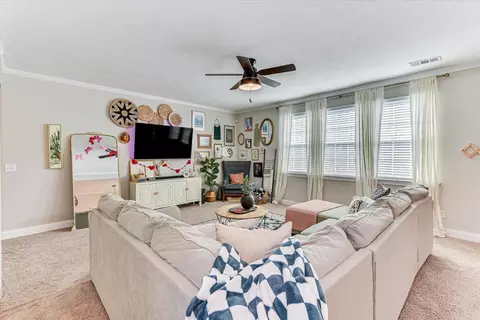 Living - 1037 Ardrey Cir, Evans, GA 30809 photo 2 of 6