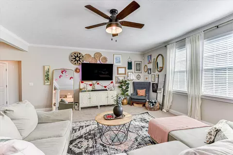 Living - 1037 Ardrey Cir, Evans, GA 30809 photo 4 of 6