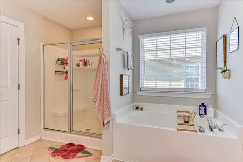Bath - 1037 Ardrey Cir, Evans, GA 30809 photo 3 of 4