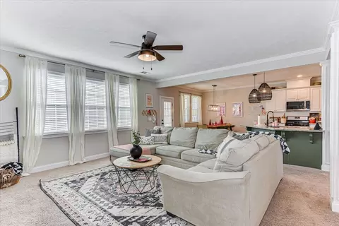 Living - 1037 Ardrey Cir, Evans, GA 30809 photo 3 of 6