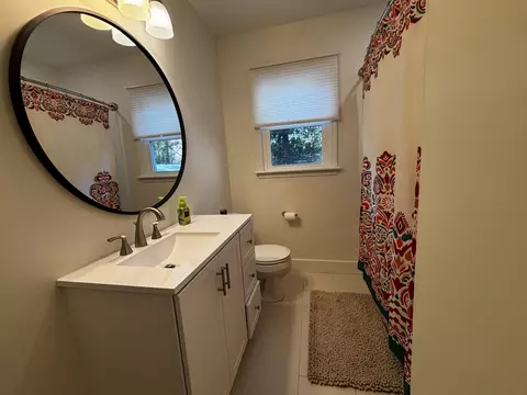 Bath - 1904 Robin Rd, North Augusta, SC 29841 photo 5 of 6