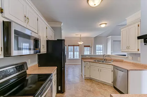 Kitchen - 915 River Bound Ct, Evans, GA 30809 photo 3 of 3