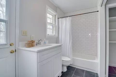 Bath - 244 E Vineland Rd, Augusta, GA 30904 photo 1 of 2