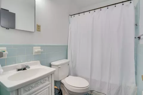 Bath - 244 E Vineland Rd, Augusta, GA 30904 photo 2 of 2