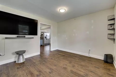 Living - 3060 Collier Rd, Augusta, GA 30906 photo 5 of 8
