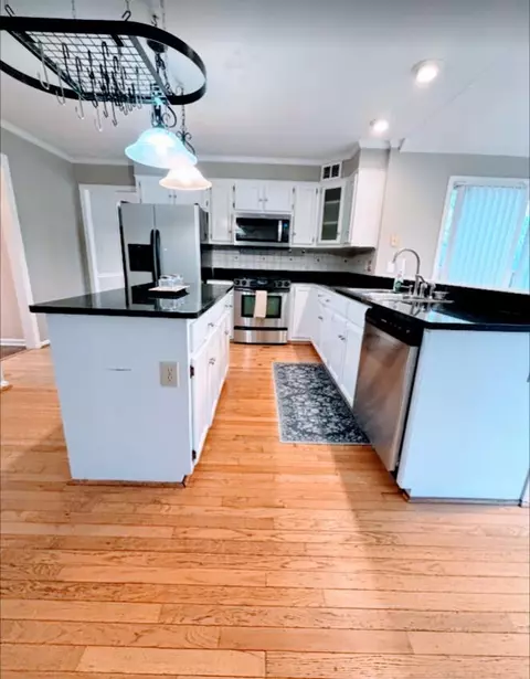 Kitchen - 304 Yuma Trl, Augusta, GA 30907 photo 4 of 8
