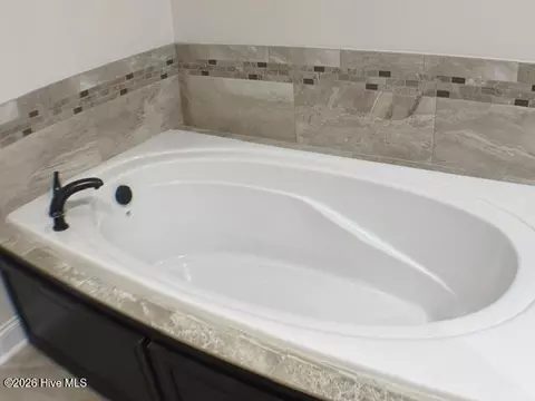 Bath - 9060 Winterton St, Evans, GA 30809 photo 6 of 12
