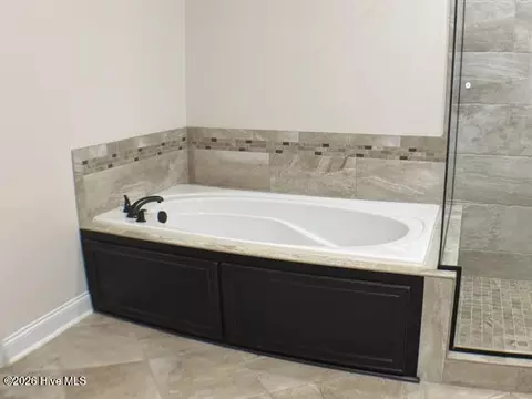 Bath - 9060 Winterton St, Evans, GA 30809 photo 7 of 12
