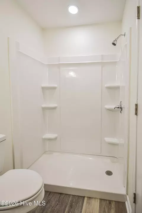 Bath - 1424 Brown St, Augusta, GA 30901 photo 2 of 25