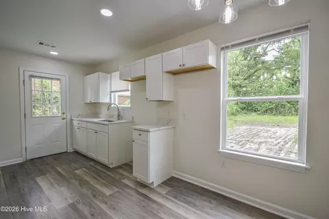 Kitchen - 1424 Brown St, Augusta, GA 30901 photo 5 of 7