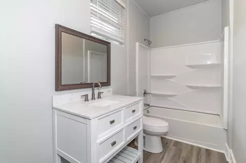 Bath - 1039 Redbird Rd #B, Augusta, GA 30904 photo 2 of 2